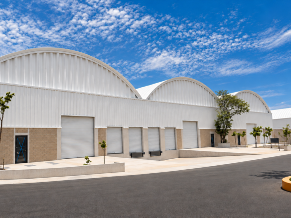 BODEGA INDUSTRIAL Y COMERCIAL NUEVA EN RENTA 1573 M2