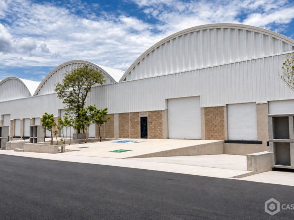 BODEGA INDUSTRIAL Y COMERCIAL NUEVA EN RENTA 800 M2